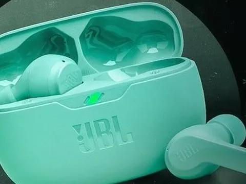 JBL tung bộ 3 tai nghe không dây mới, chống nước và pin "trâu"
