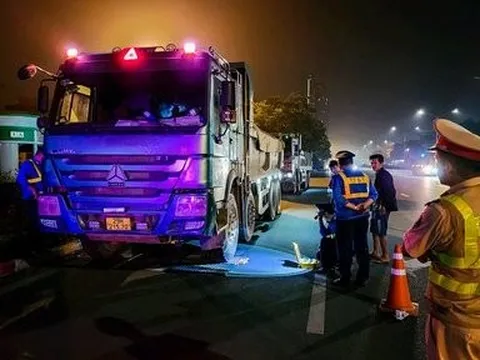 Hà Nội: Xuyên đêm chặn bắt nhiều xe quá tải vượt quá đến 100%