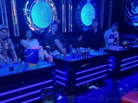 Phát hiện 13 nam nữ "phê" ma tuý trong quán Karaoke