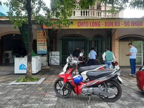 Khám nghiệm hiện trường người đàn ông tử vong trong quán cháo lòng