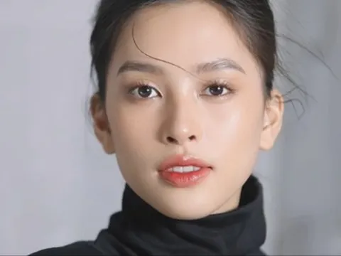 “Mỹ nữ Việt nghìn năm có một" lên tiếng sau sự cố váy, bỏ dở catwalk chạy vào cánh gà