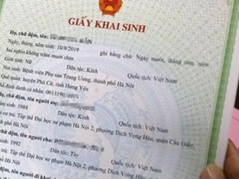 Nhờ người khác đứng tên làm cha của con trên giấy khai sinh được không?