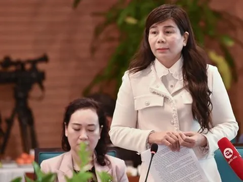 Vì sao nữ phó chủ tịch quận đã nghỉ công tác vẫn ký nhiều văn bản?