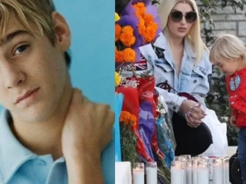 Hôn thê cũ đưa con trai đến viếng mộ Aaron Carter, nước mắt vẫn rơi sau một năm nam ca sĩ qua đời