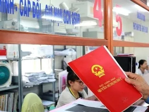 Công an vào cuộc vụ nhiều người dân mang sổ đỏ đi tích hợp vào VNeID