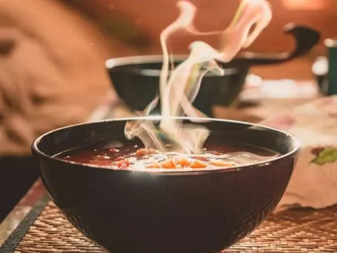 Một kiểu ăn uống 'dẫn lối' cho ung thư thực quản mà nhiều người vẫn 'vô tư' làm hàng ngày