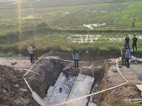 Vợ đau đớn khi nhận tin chồng tử vong trong vụ sập tấm đan cống