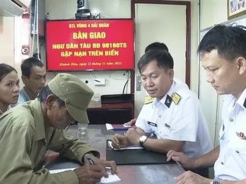 Đưa ngư dân Bình Định bị bệnh trên biển về đất liền an toàn