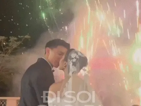 Đoàn Văn Hậu trao nụ hôn ngọt ngào cho Doãn Hải My dưới màn pháo hoa rực rỡ