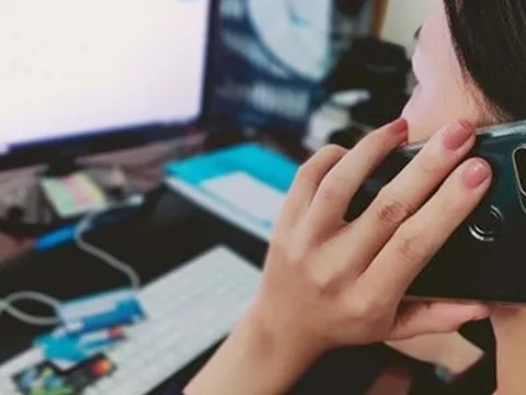 Nhận thông báo “khóa sim”, người phụ nữ mất 900 triệu đồng (?!)