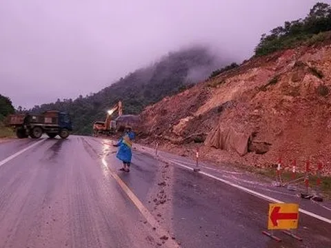 Cận cảnh khắc phục sạt lở trên cao tốc La Sơn – Tuý Loan