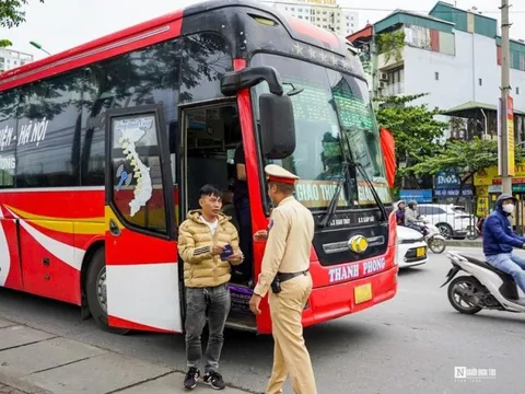Hà Nội: Triệt để xử lý đón khách sai quy định trên đường Giải Phóng