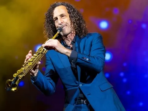 Huyền thoại Kenny G xin lỗi vì nói tiếng Việt không tốt, mê hoặc khán giả với những bản nhạc bất hủ