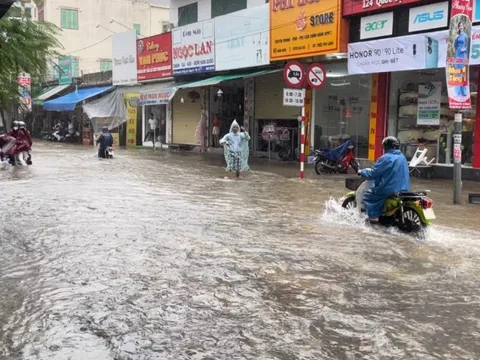 Đỉnh lũ lúc nửa đêm, Quảng Trị sơ tán hàng trăm hộ dân