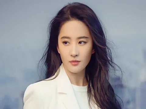 Lưu Diệc Phi trẻ đẹp đến ngỡ ngàng ở "Câu Chuyện Hoa Hồng"