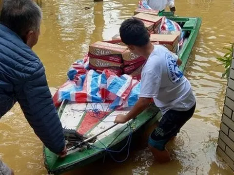 Huế: Khuyến cáo người dân chưa hạ đồ đạc xuống vì có thể tái ngập