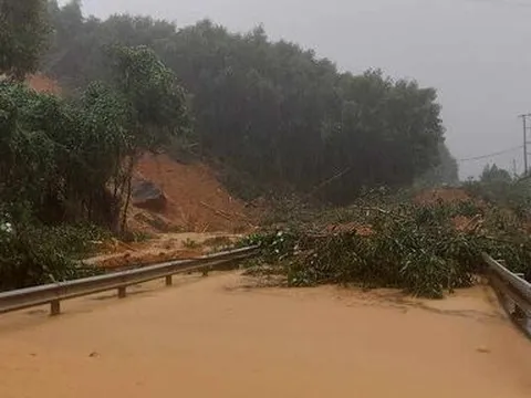 Thừa Thiên-Huế khẩn trương khắc phục các điểm sạt lở nghiêm trọng