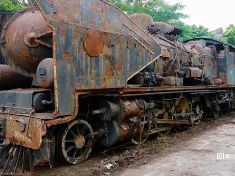 Cận cảnh chiếc đầu máy xe lửa gần 60 năm được giới thiệu tới du khách