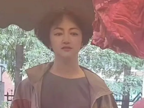 Mỹ nhân "nắm giữ một nửa showbiz" xuống sắc thảm thương, bị đạo diễn bắt sửa lại cả mặt mới cho đóng phim