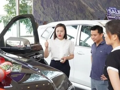 Vay ngân hàng 200 triệu đồng để mua ô tô, cần trả lãi và gốc bao nhiêu mỗi tháng?