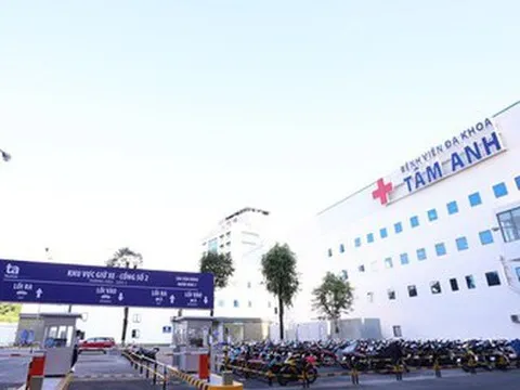 TP HCM: Bé trai chào đời trên ghế xe ô tô