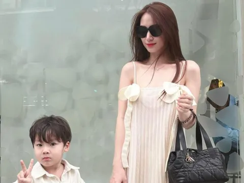 Hoà Minzy đáp trả cực sắc sảo khi bị mải mai "mẹ quậy quá thì làm sao dạy được con"