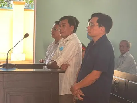 Cấp 1 sổ đỏ, 5 cựu cán bộ dính án tù, nguyên chủ tịch huyện suýt bị kỷ luật