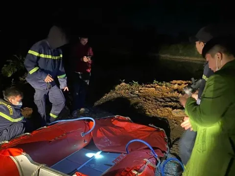 Vụ 3 bố con bị lật thuyền đuối nước: Tìm thấy thi thể 2 người còn lại