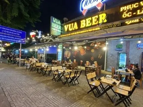 Hình ảnh bất ngờ tại “con đường ăn uống” ở TP.HCM ngày cuối tuần