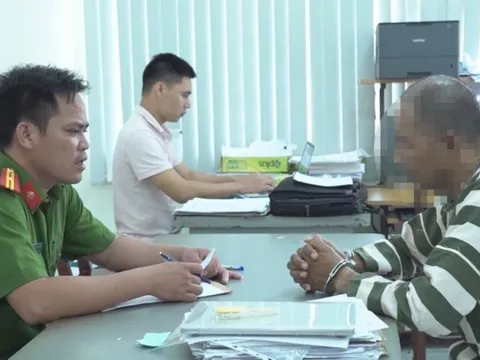Bắt đối tượng bỏ thuốc ngủ vào ly rượu bạn nhậu, cướp tài sản