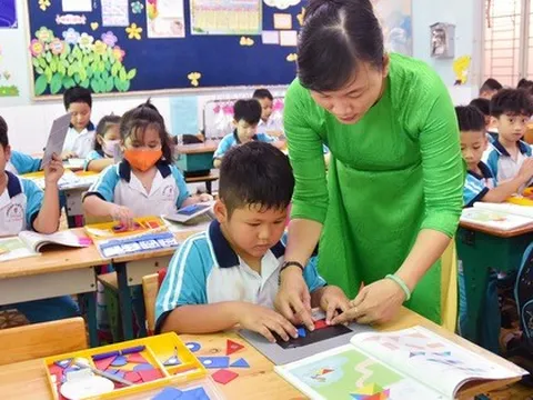 Tìm mọi cách tăng thu nhập cho giáo viên