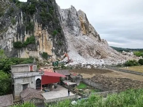 Chính quyền vào cuộc vụ dân như “trứng treo đầu gậy” dưới chân mỏ đá