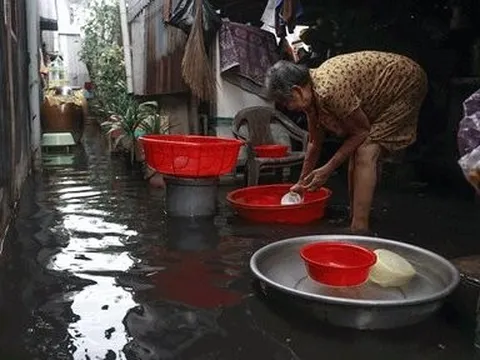 Những căn nhà khi thành hầm, lúc thành ao bên công trình ngăn triều ở TP.HCM