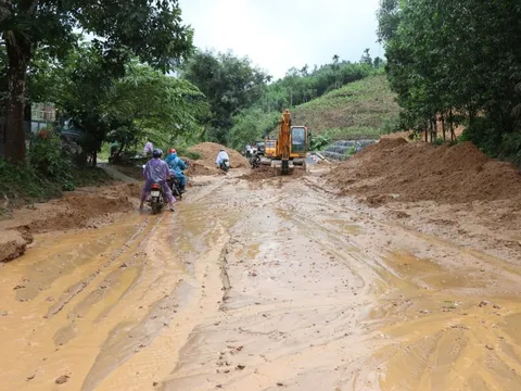Quảng Ngãi khẩn trương khắc phục sạt lở sau đợt mưa lớn