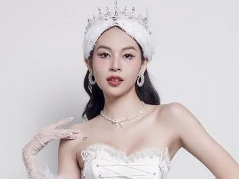 Phí Phương Anh "vịt hóa thiên nga" trong MV Dancing Queen