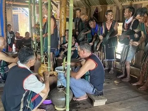 Bảo vệ di sản văn hóa phi vật thể quốc gia Lễ mừng thọ của người Mnông