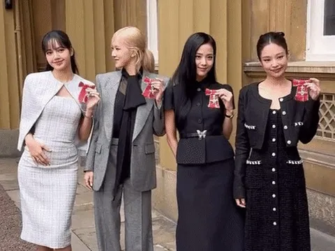 BLACKPINK xuất hiện quyền lực, nhận huân chương danh dự do Vua nước Anh trao tặng