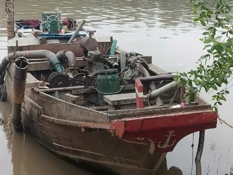 Một CSGT bị đứt lìa 2 chân khi truy đuổi cát tặc