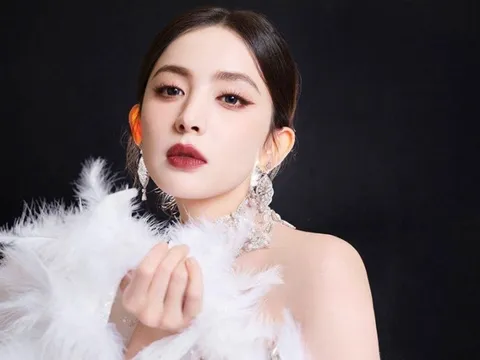 Cổ Lực Na Trát diện đầm xuyên thấu đẹp lỗng lẫy