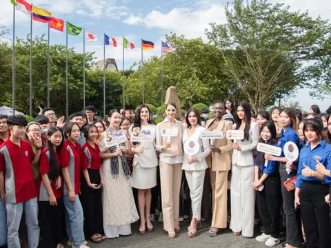 Các Miss Grand International khám phá Bảo tàng Thế giới Cà phê