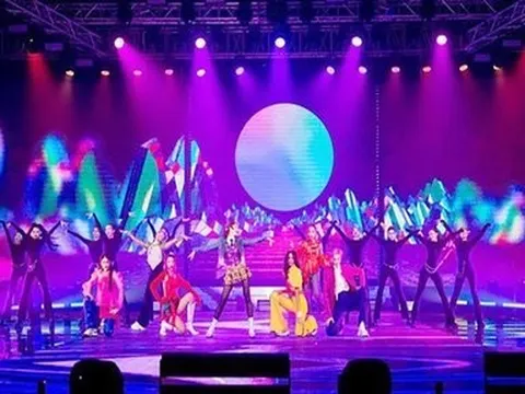 Chị đẹp đạp gió rẽ sóng 2023: Đêm công diễn 1, 357 khán giả nữ quyết định số phận của 30 Chị đẹp