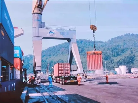 Trạm cân đặt ở cửa vào ra ảnh hưởng lượng hàng xuất qua cảng Chân Mây