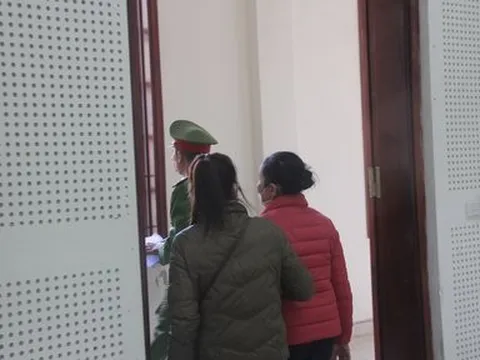 Nước mắt người mẹ khi con trai nhận bản án chung thân vì ma tuý