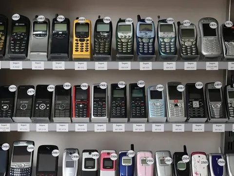 Choáng với bộ sưu tập số điện thoại được ghi vào Sách Kỷ lục Thế giới