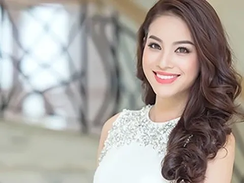 Hoa hậu Phạm Hương khoe khéo loạt hàng hiệu đắt tiền và ở biệt thự “sang chảnh”