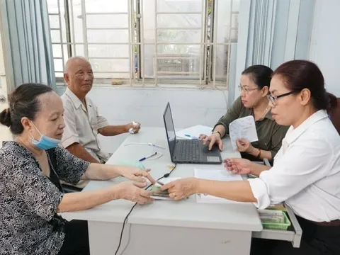 Tp.HCM: Nhiều người sẽ nhận trễ tiền lương hưu, trợ cấp BHXH tháng 12