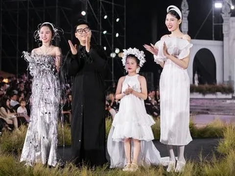 Mẫu nhí Bảo Nhi tự tin sải bước trên sàn diễn cùng Hoa hậu Mai Phương