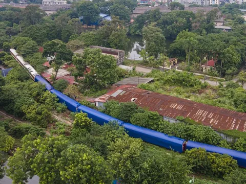 Cận cảnh đoàn tàu hạng sang của Tập đoàn Trung Quốc trị giá hàng trăm tỷ đồng đang 'đắp chiếu' ở Hà Nội