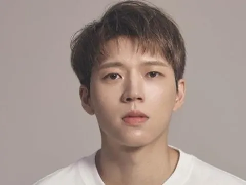 Nam ca sĩ mắc bệnh ung thư hiếm gặp, không thể ăn suốt 2 tháng