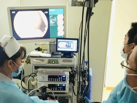 Sụt cân, chán ăn bệnh nhân đi khám phát hiện cùng lúc 2 loại ung thư